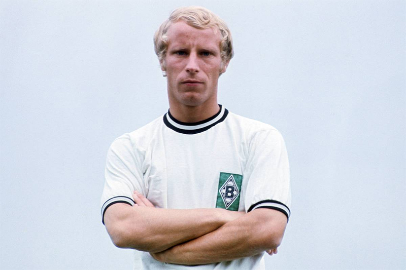 nhung-hau-ve-canh-phai-hay-nhat-berti-vogts