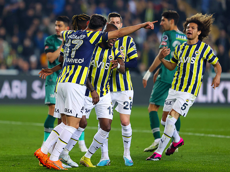 Soi kèo Fenerbahce vs Konyaspor lúc 0h00 ngày 11/1/2024