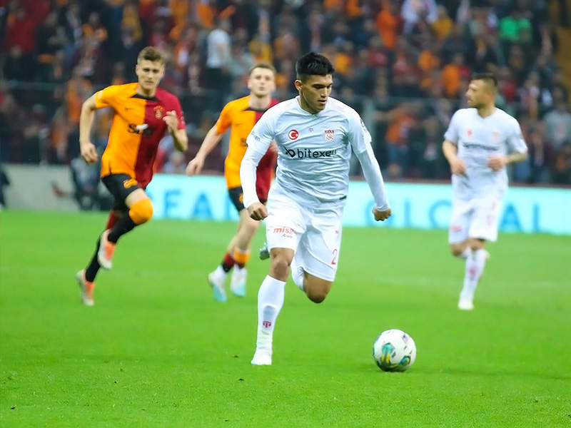 Soi kèo Sivasspor vs Galatasaray lúc 21h00 ngày 11/1/2024