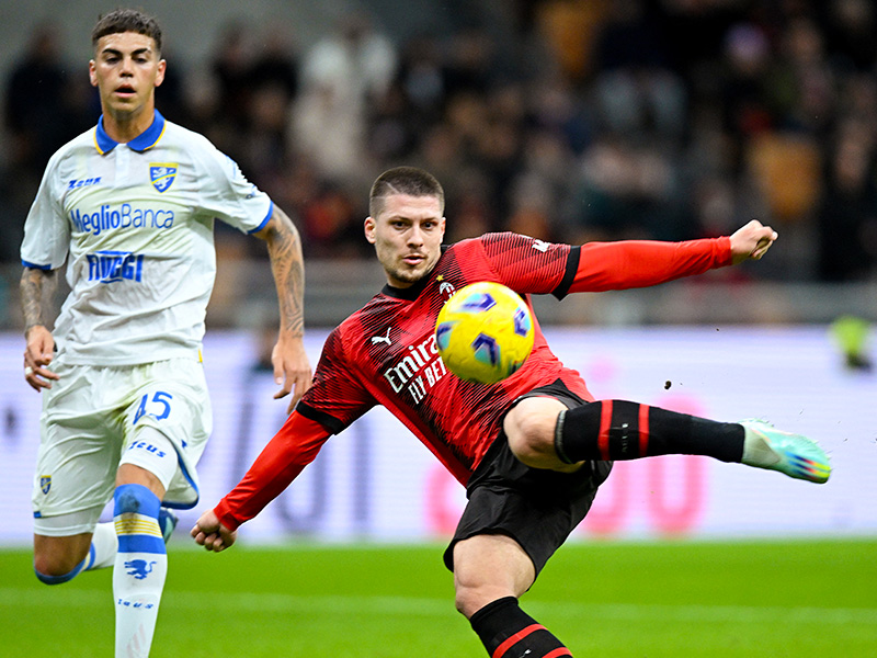 Soi kèo Frosinone vs Milan lúc 0h00 ngày 4/2/2024