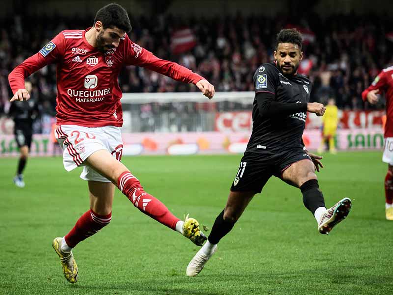 Soi kèo Clermont vs Brest lúc 21h00 ngày 11/2/2024
