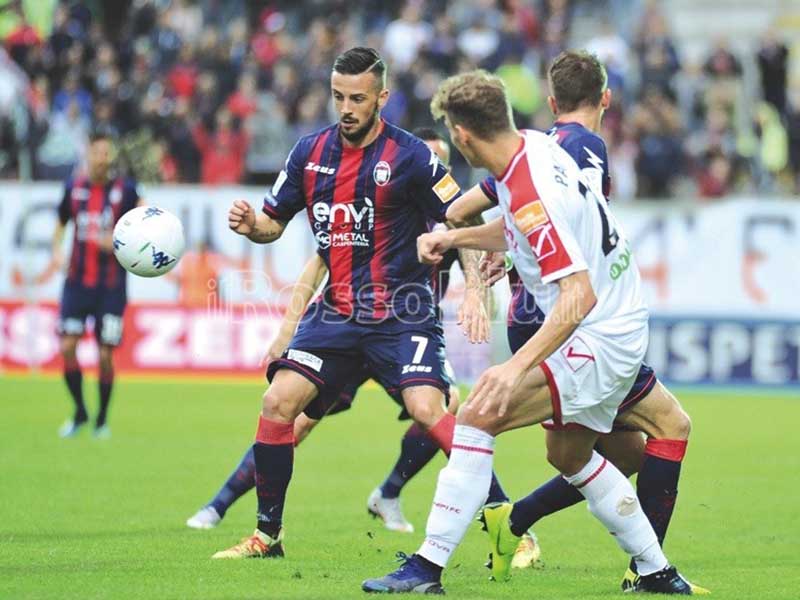 Soi kèo Crotone vs Casertana lúc 2h30 ngày 26/3/2024