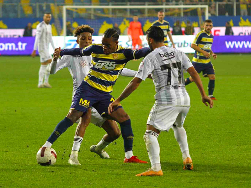 Soi kèo Besiktas vs Ankaragucu lúc 0h00 ngày 20/4/2024