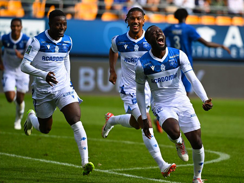 Soi kèo Dunkerque vs Auxerre lúc 1h45 ngày 30/4/2024