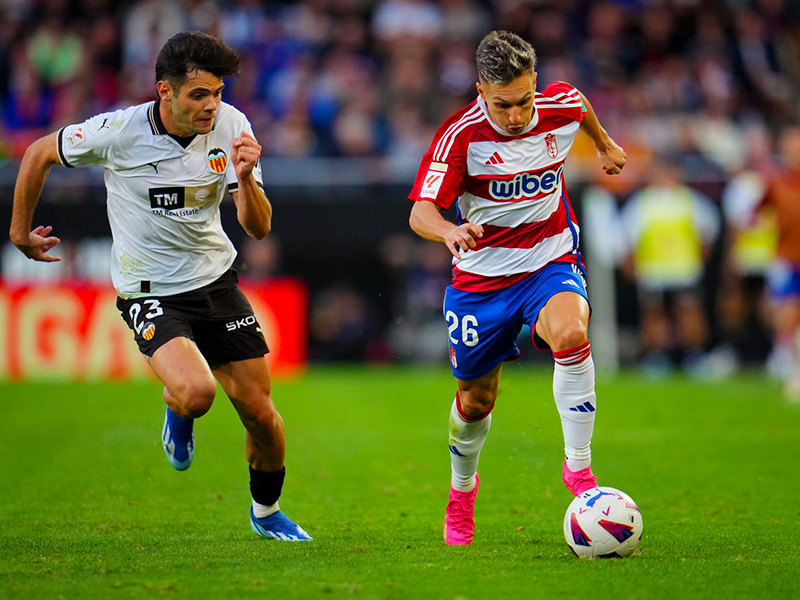 Soi kèo Granada vs Valencia lúc 1h00 ngày 5/4/2024