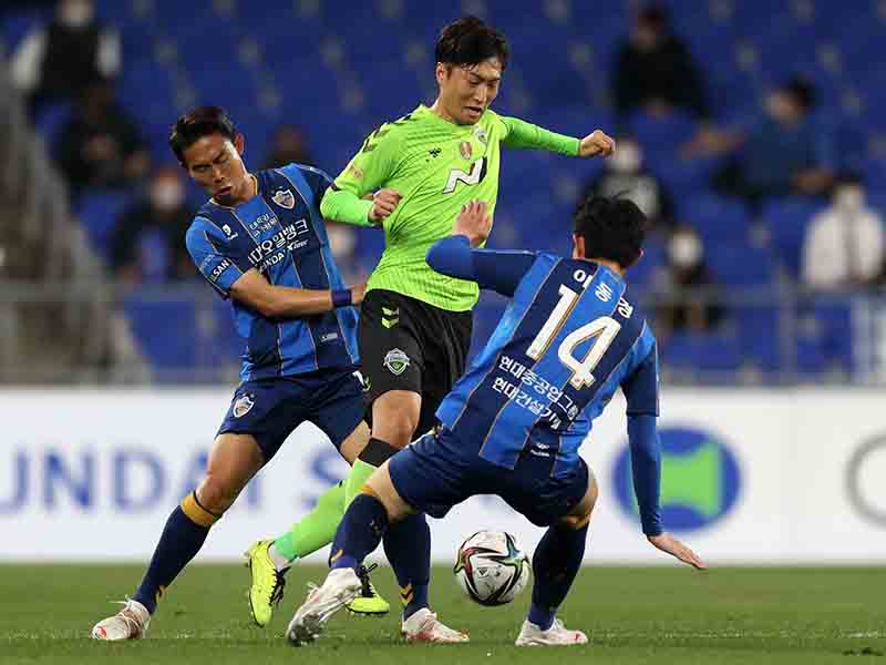 Soi kèo Ulsan vs Jeonbuk lúc 14h30 ngày 1/6/2024