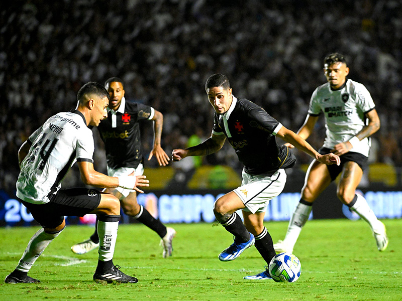 Soi kèo Vasco da Gama vs Botafogo lúc 4h30 ngày 30/6/2024