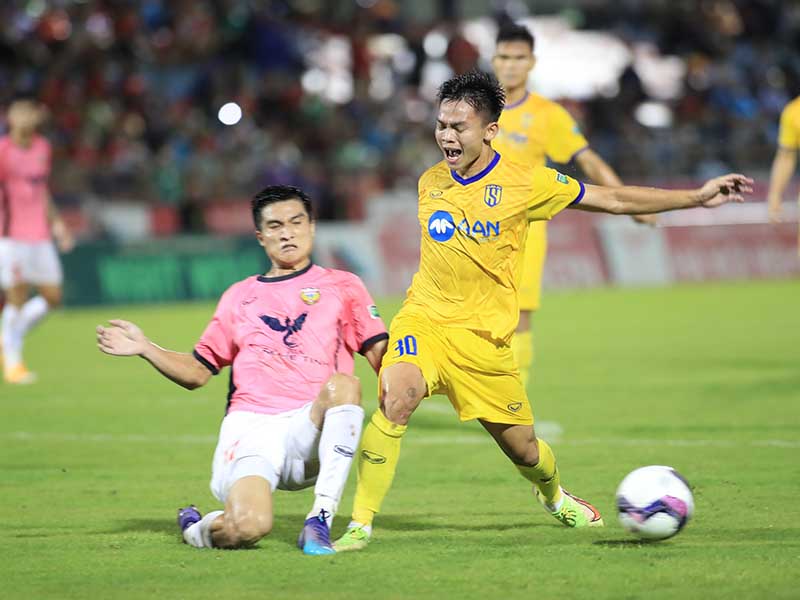 Soi kèo SLNA vs Hà Tĩnh lúc 17h00 ngày 25/6/2024