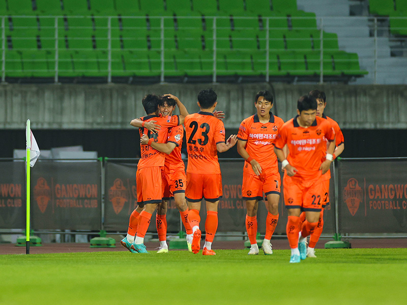 Soi kèo Gangwon vs Jeonbuk lúc 17h30 ngày 26/7/2024