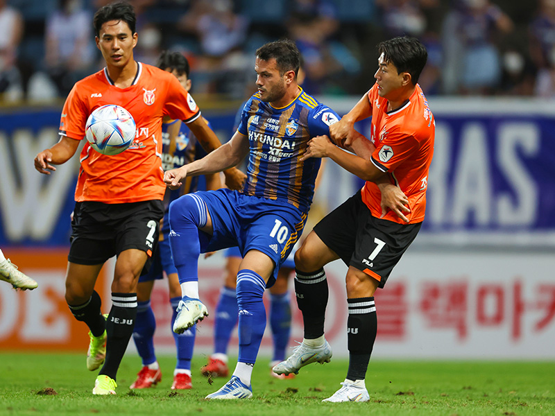 Soi kèo Jeju vs Ulsan lúc 17h30 ngày 26/7/2024