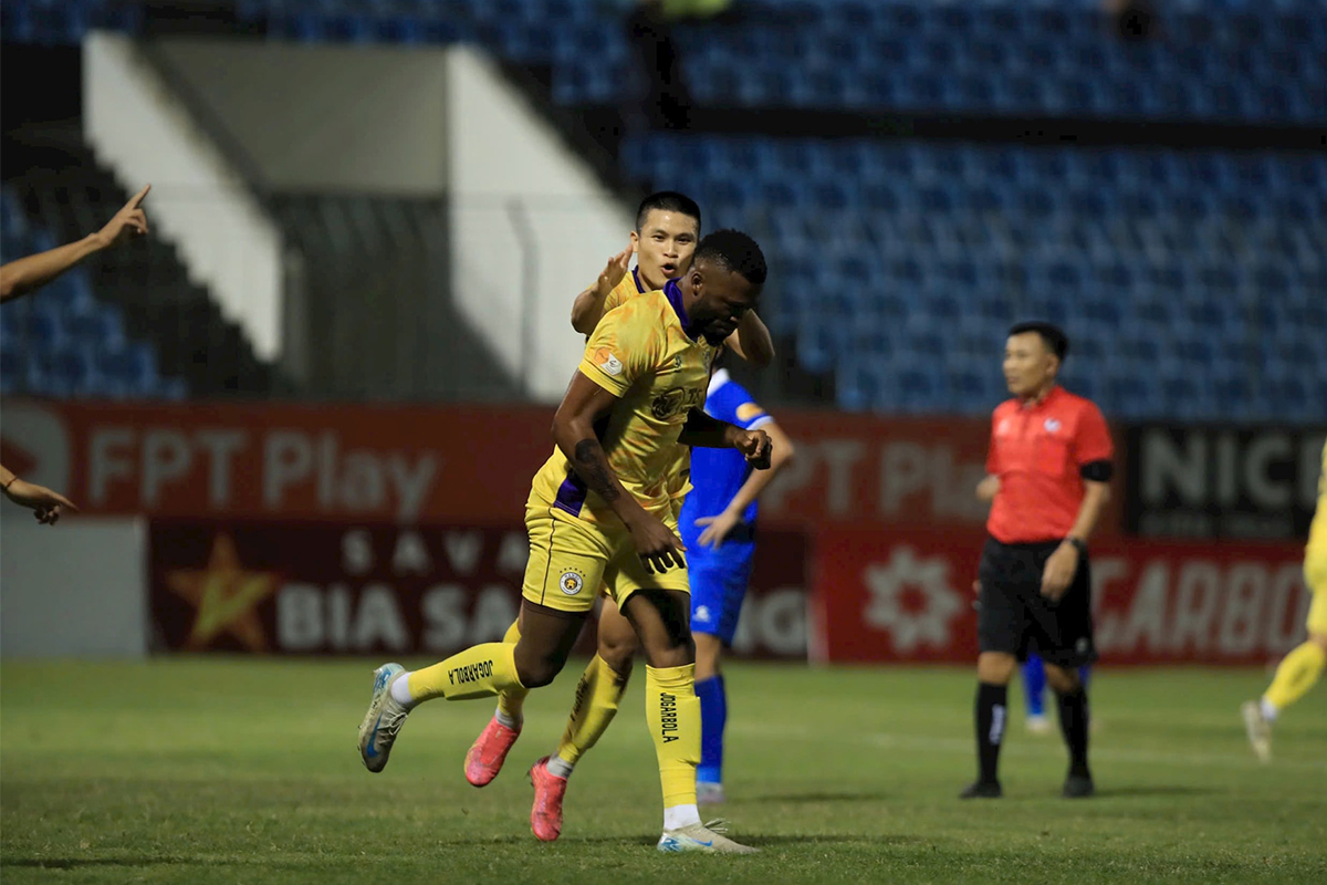 Soi kèo Hà Nội vs Quảng Nam
