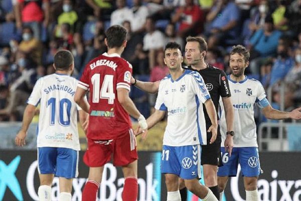 Soi kèo Burgos vs Tenerife lúc 21h00 ngày 27/3/2022